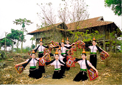 circuits vietnam: secret du haut tonkin, spectacles des thai