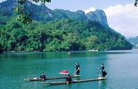 voyages vietnam: decouverte Nord est en moto, croisiere au lac ba be